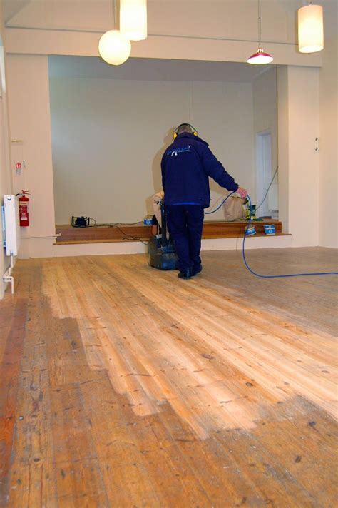 how to seal a wood floor before tiling